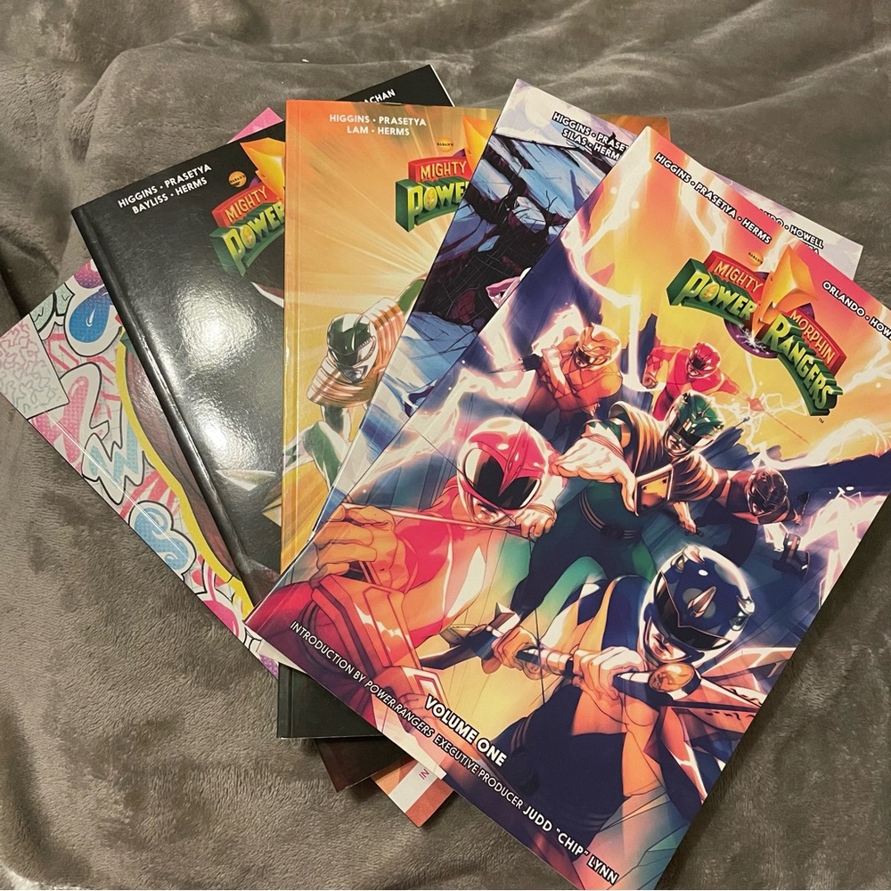 Mighty Morphin Power Rangers Volume 1-4 + Pink (BOOM! STUDIOS)